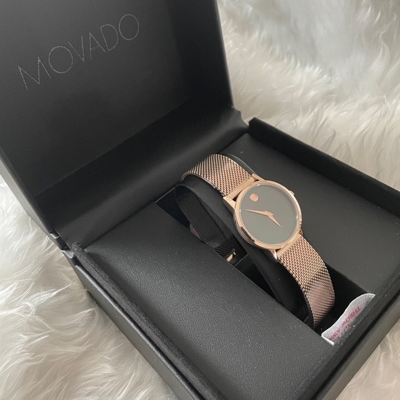 Movado Museum classic stainless steel with mother of pearl dial on rose gold main image 4